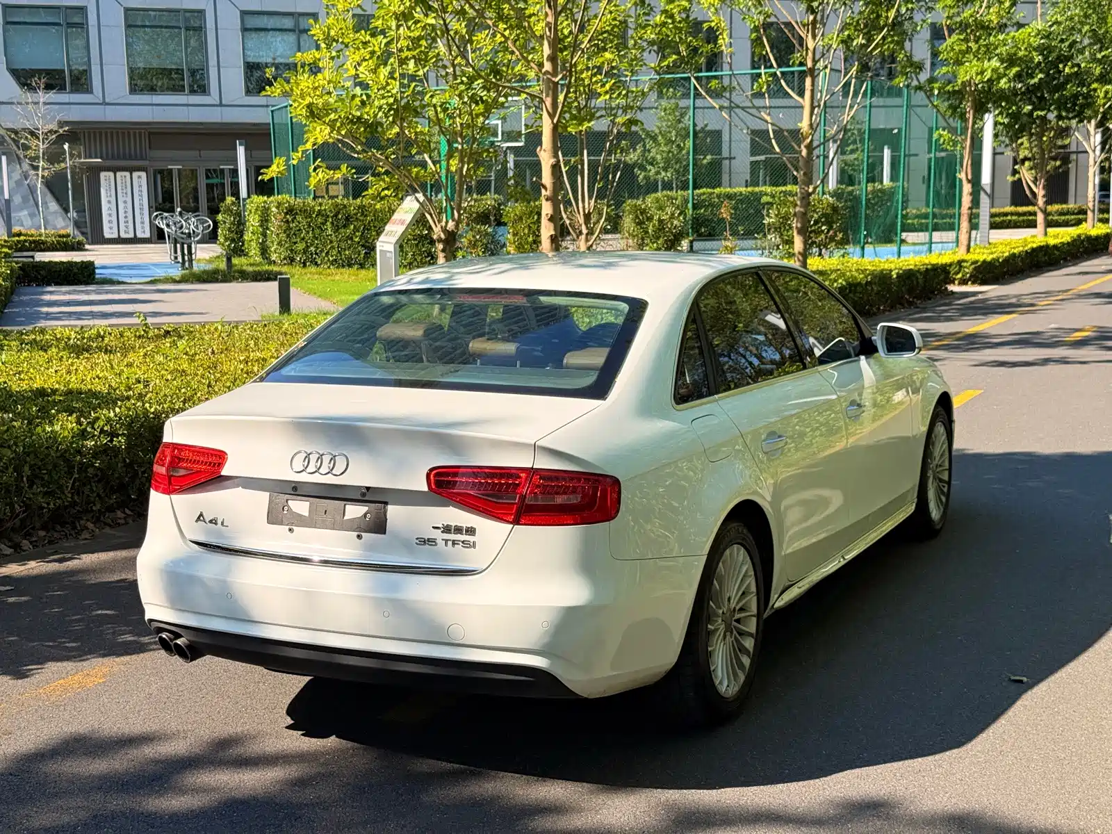 Фото 4 - Audi A4L