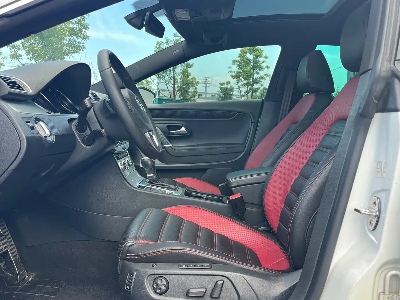 Volkswagen FAW-Volkswagen CC 2016 Model 1.8TSI Luxury фото 12