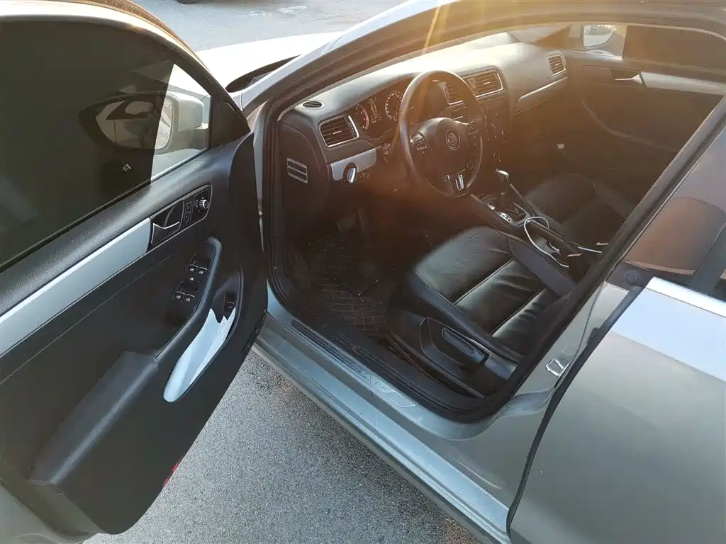 Volkswagen Sagitar 2014 1.4TSI Automatic Luxury фото 13
