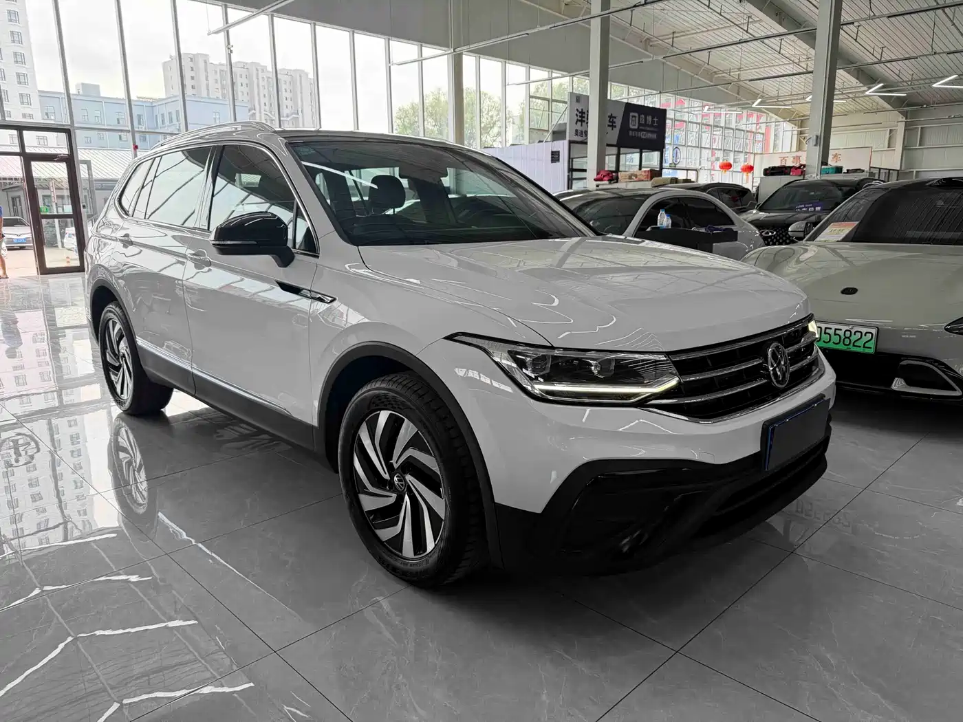 VOLKSWAGEN TIGUAN L