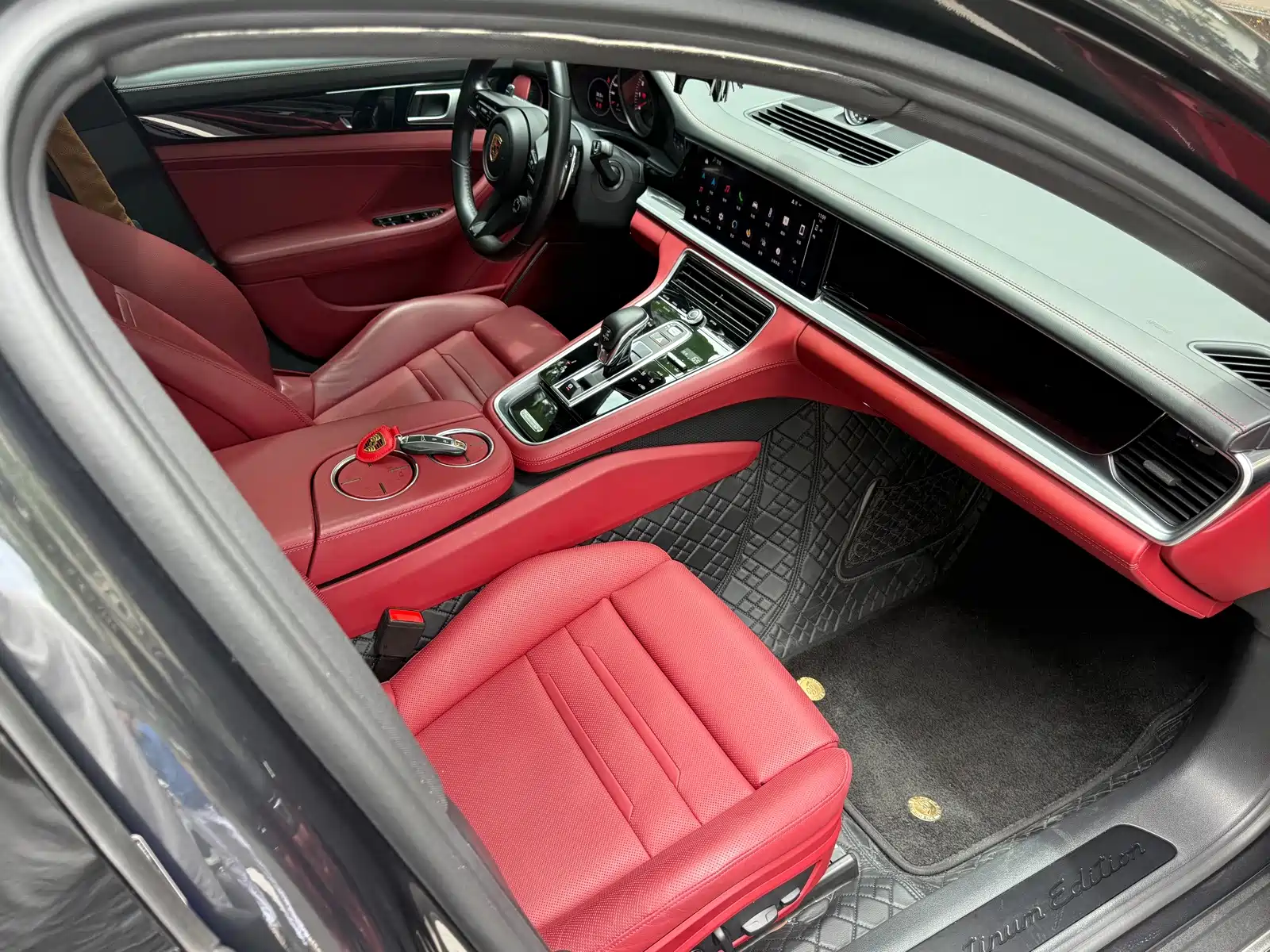 صورة 10 - Porsche Panamera