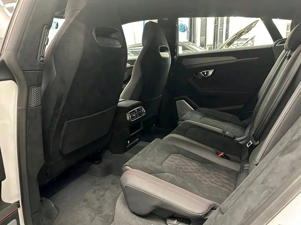 Фото 8 - Lamborghini Urus