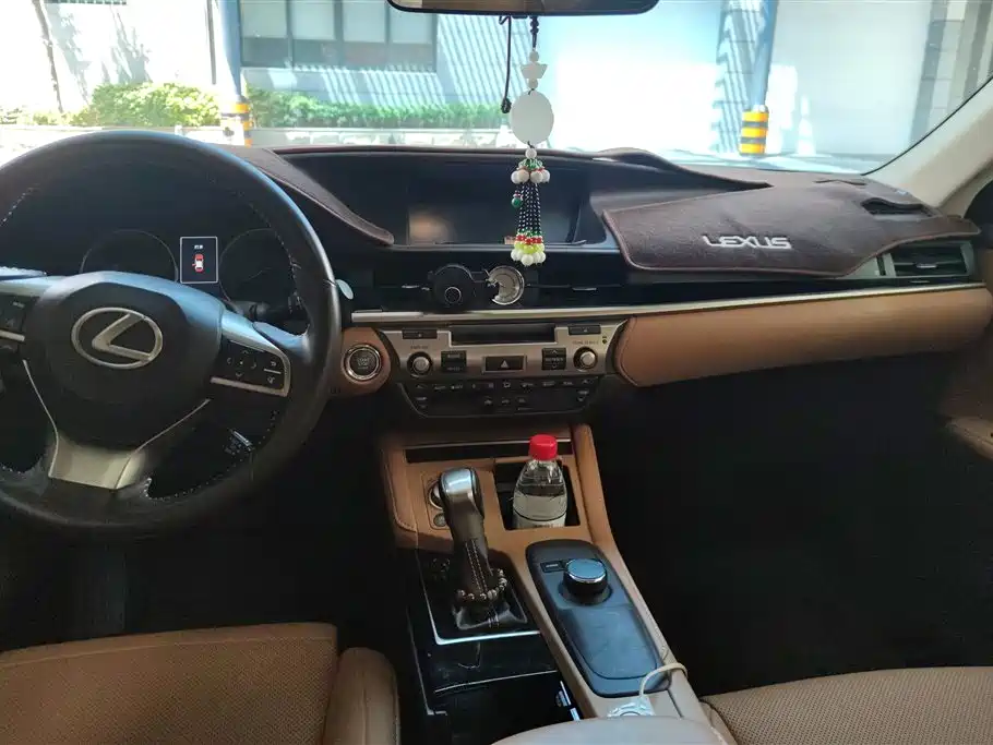 Lexus ES 2015 200 Elite Edition фото 13