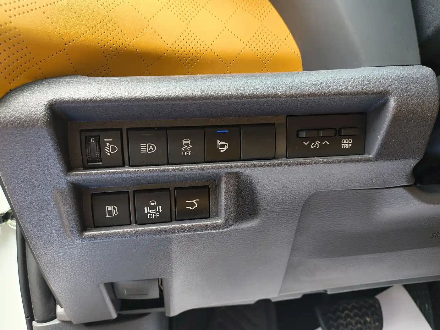 Toyota Granvia 2024 2.5L Hybrid Comfort фото 10