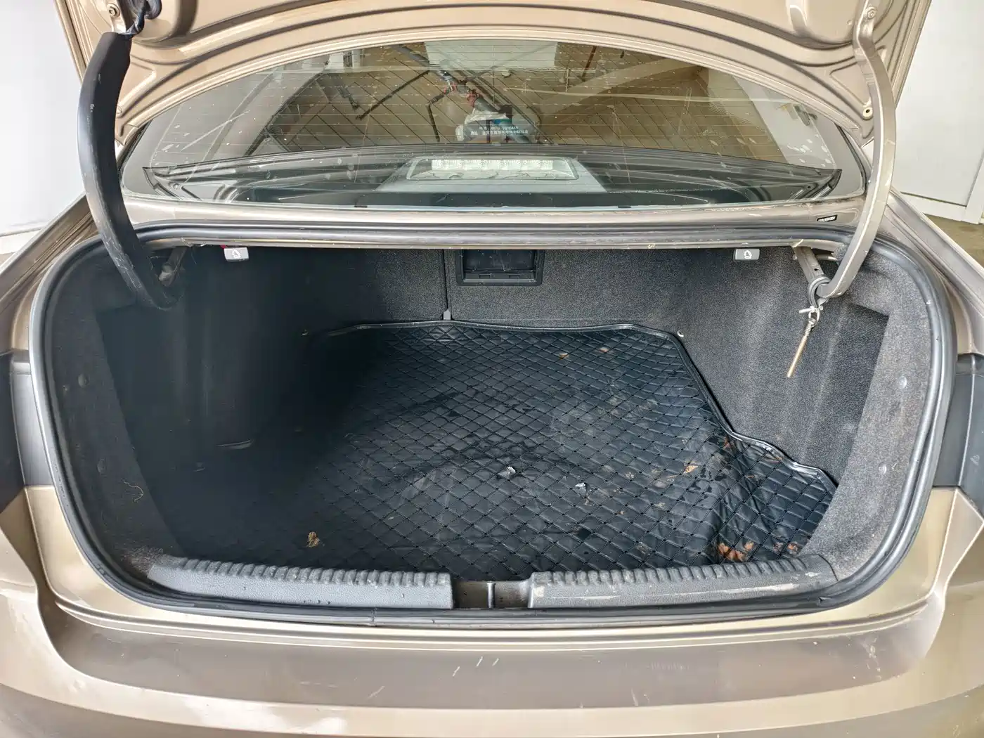 Фото 8 - Volkswagen Sagitar