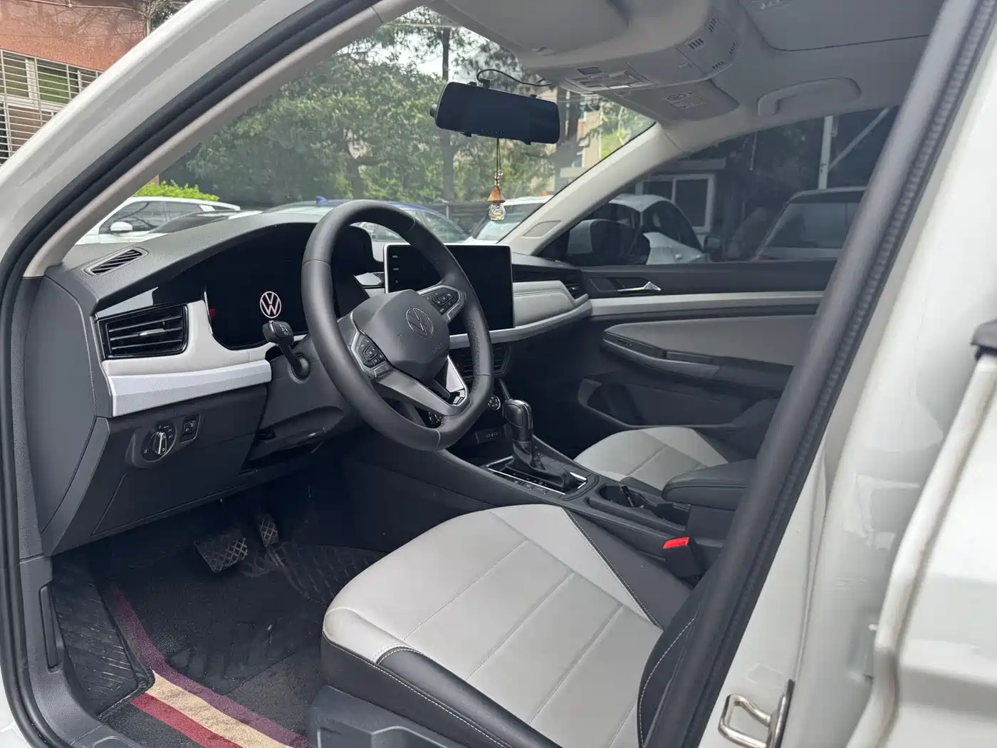 Volkswagen Bora 2025 200TSI DSG Joy Ride Navigation Edition фото 6