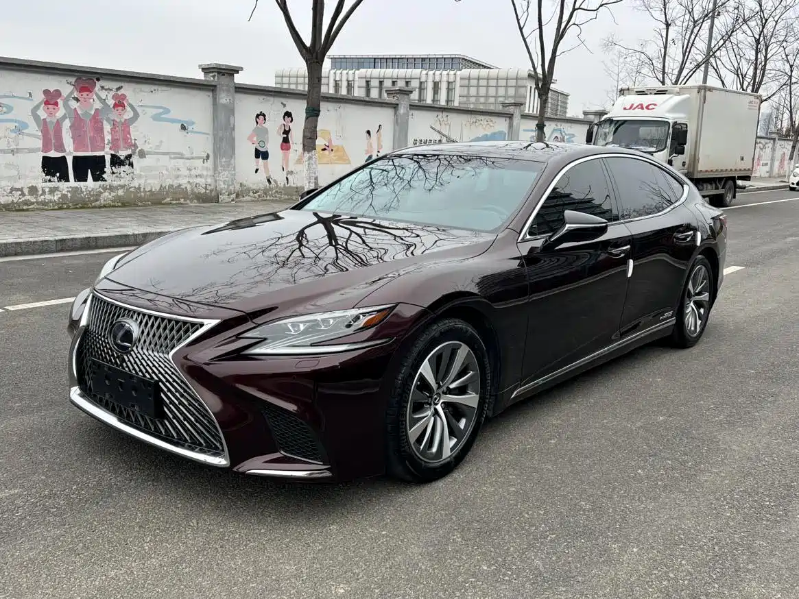 Фото 1 - Lexus LS