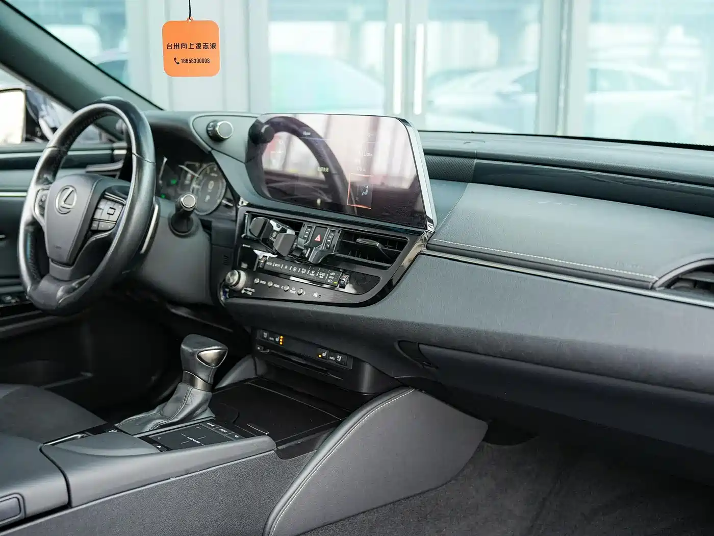 Lexus ES 2021 300h Luxury Edition фото 10