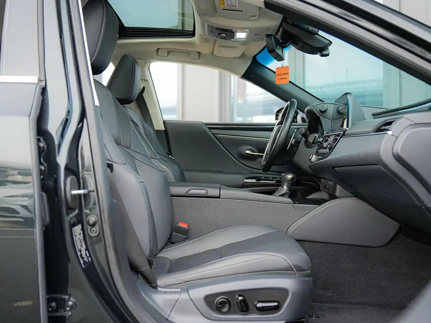 Lexus ES 2021 300h Luxury Edition фото 11