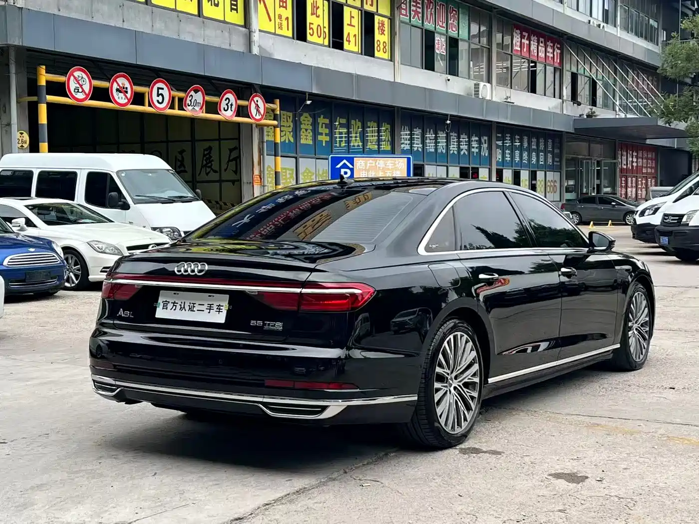 Фото 7 - Audi A8
