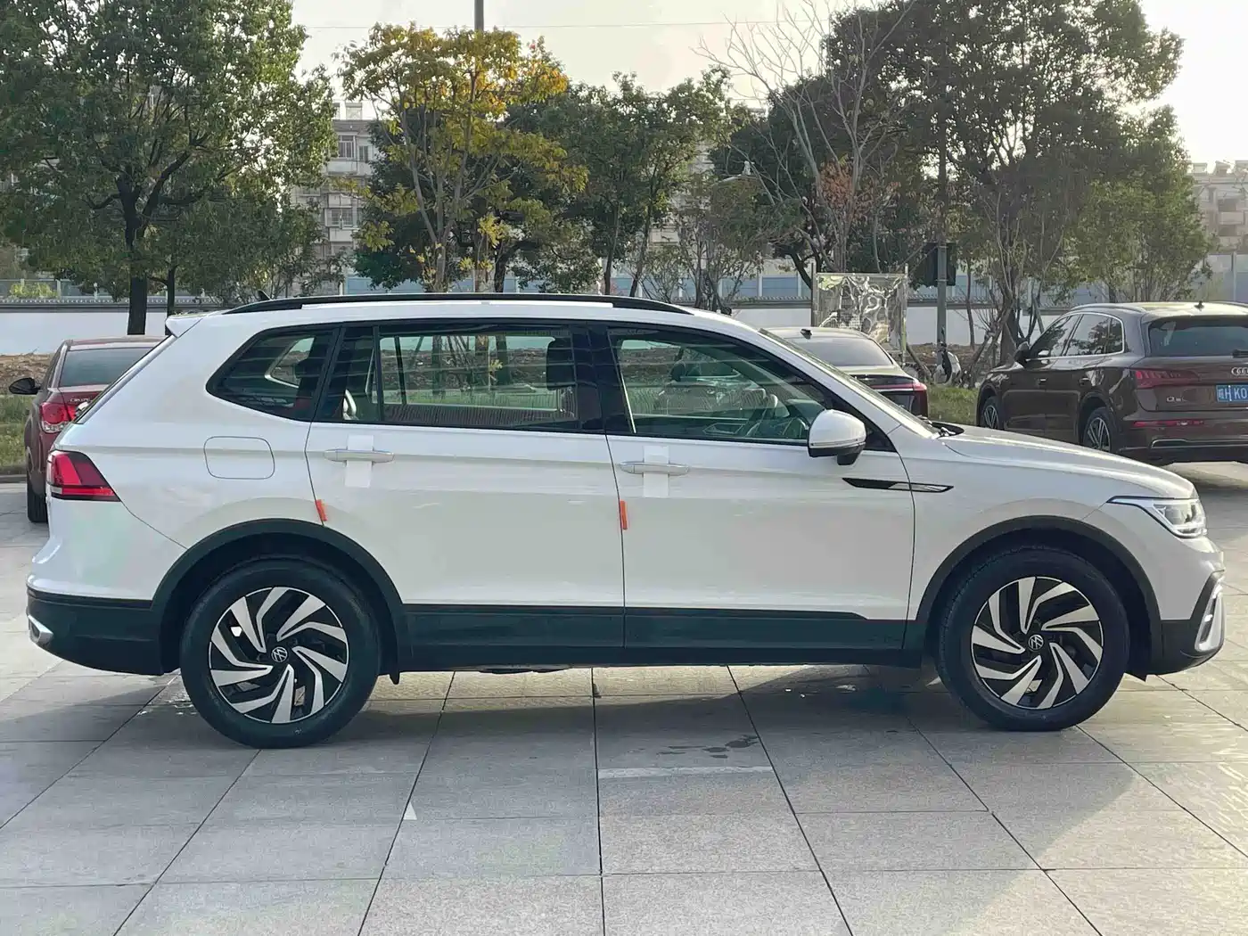 Volkswagen Tiguan L 2022 330TSI Automatic 2WD Comfort Edition фото 8