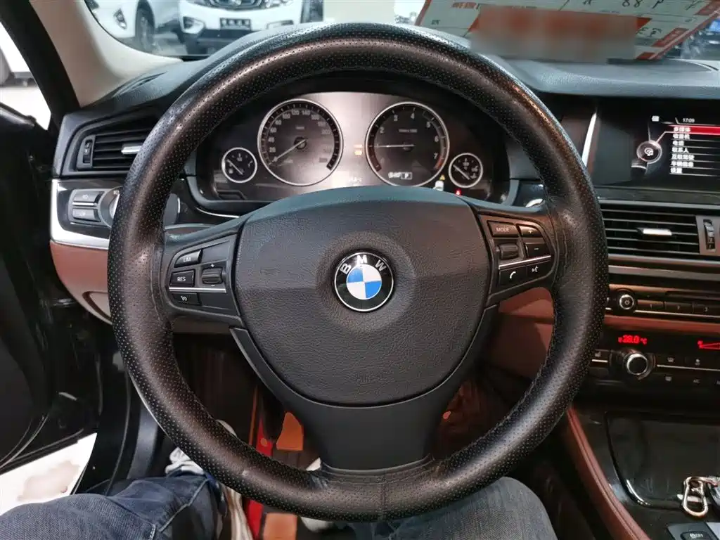 BMW 5 Series 2014 525Li Leading фото 7