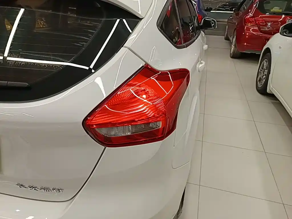 Фото 8 - Ford Focus