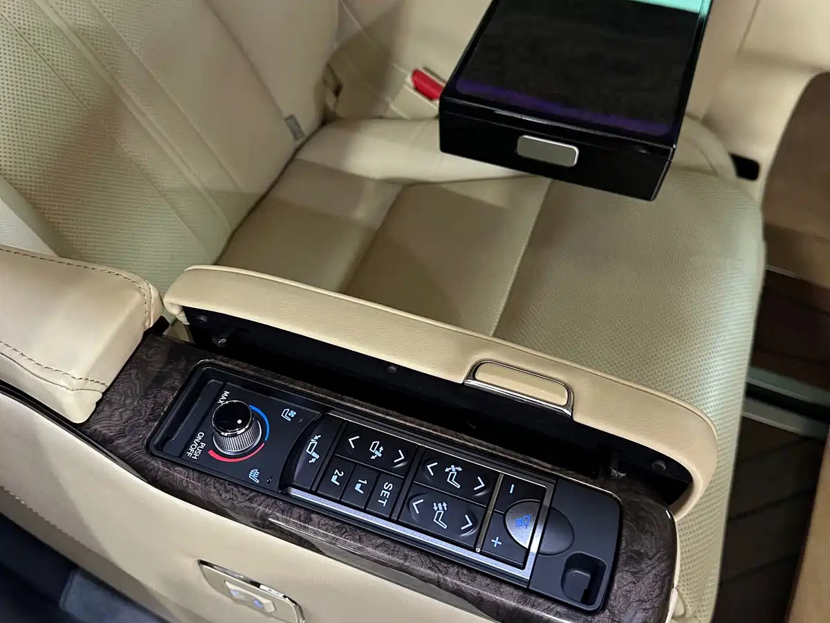 Toyota Alphard 2020 Hybrid 2.5L Premium Edition фото 16