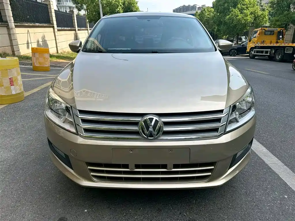 Volkswagen Santana 2015 1.6L Automatic Premium Edition фото 2