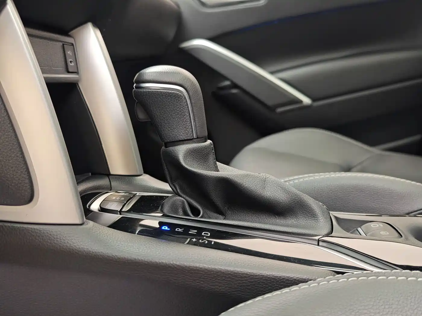 Toyota Frontlander 2023 2.0L Smart Hybrid Dual Engine Prestige Edition фото 6