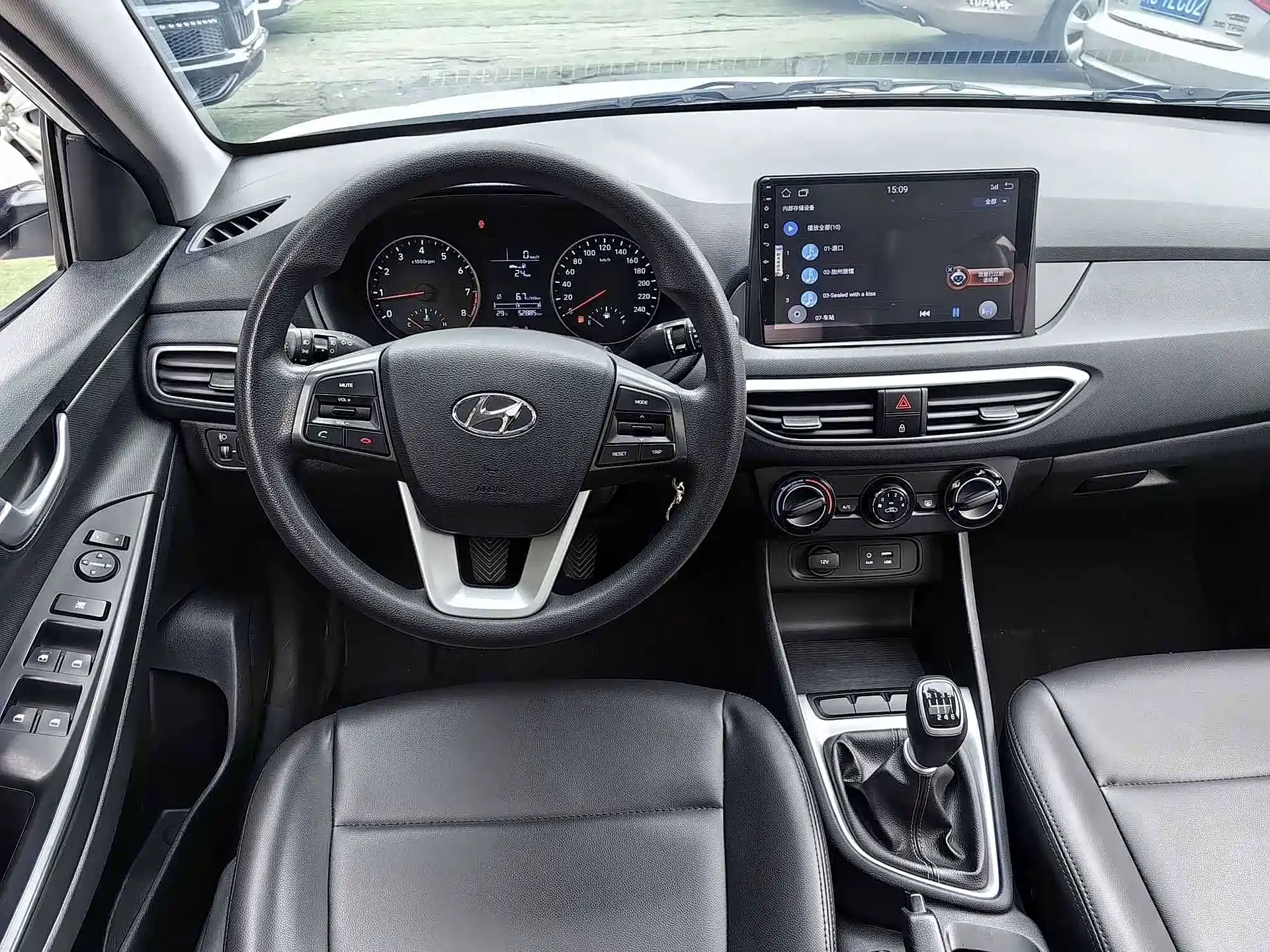 Фото 7 - Hyundai Elantra
