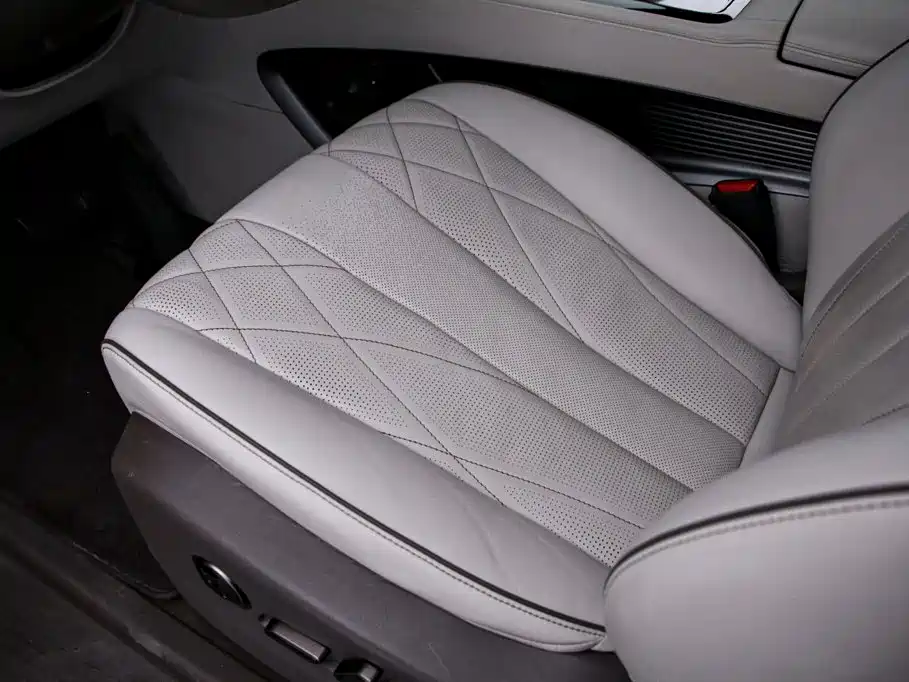 Denza D9 2023 2022 DM-i 970 AWD Flagship