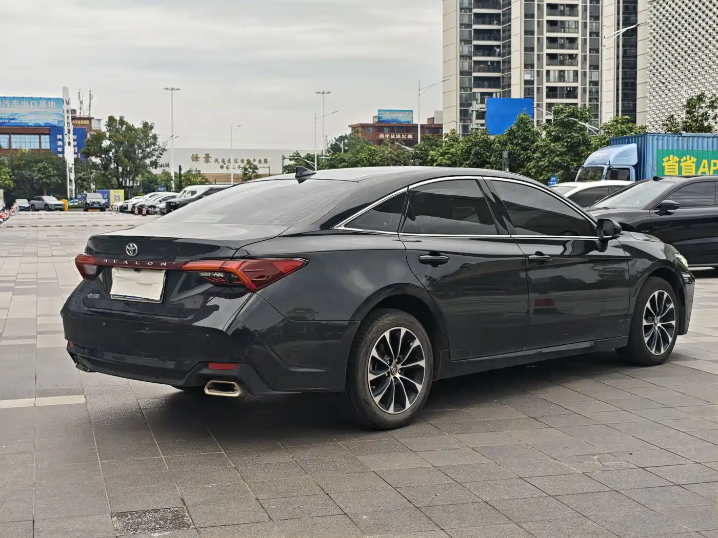 Photo 4 - Toyota Avalon