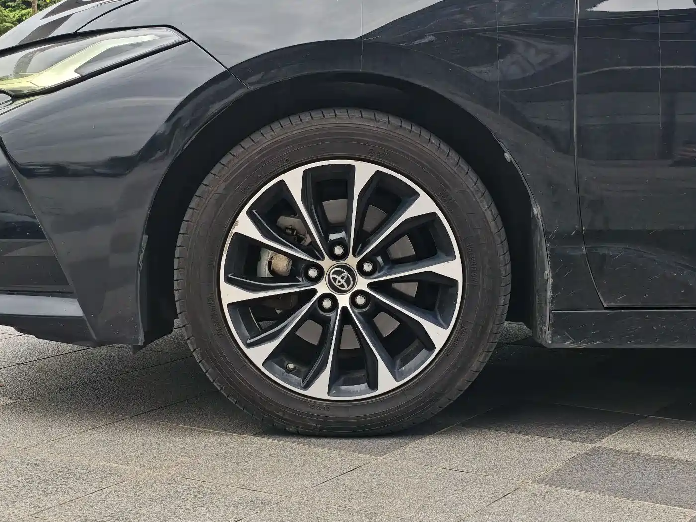 Photo 8 - Toyota Avalon