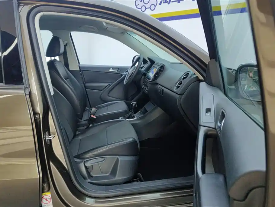 Volkswagen Tiguan 2015 1.8TSI Automatic 2WD Trendline фото 8