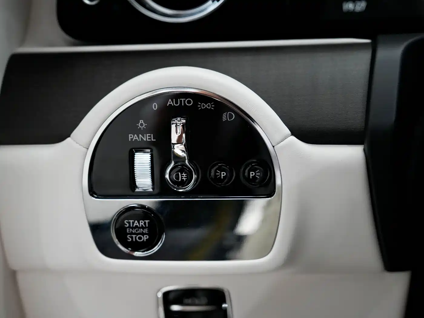 Rolls-Royce Spectre 2024 Standard Model фото 12