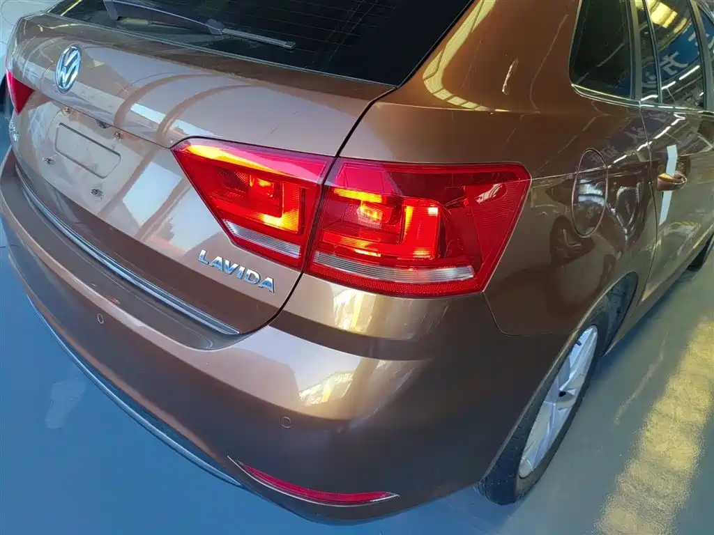 Volkswagen Lavida Tour 2017 230TSI DSG Comfort Edition фото 24