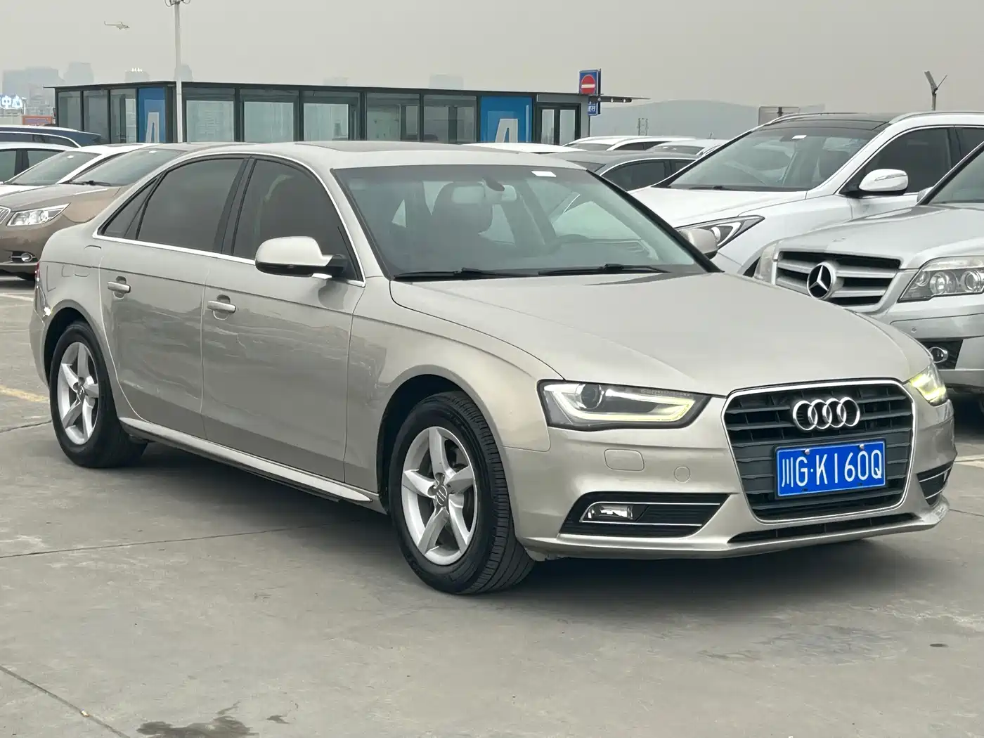 Audi A4L 2015 30 TFSI Auto Comfort фото 3
