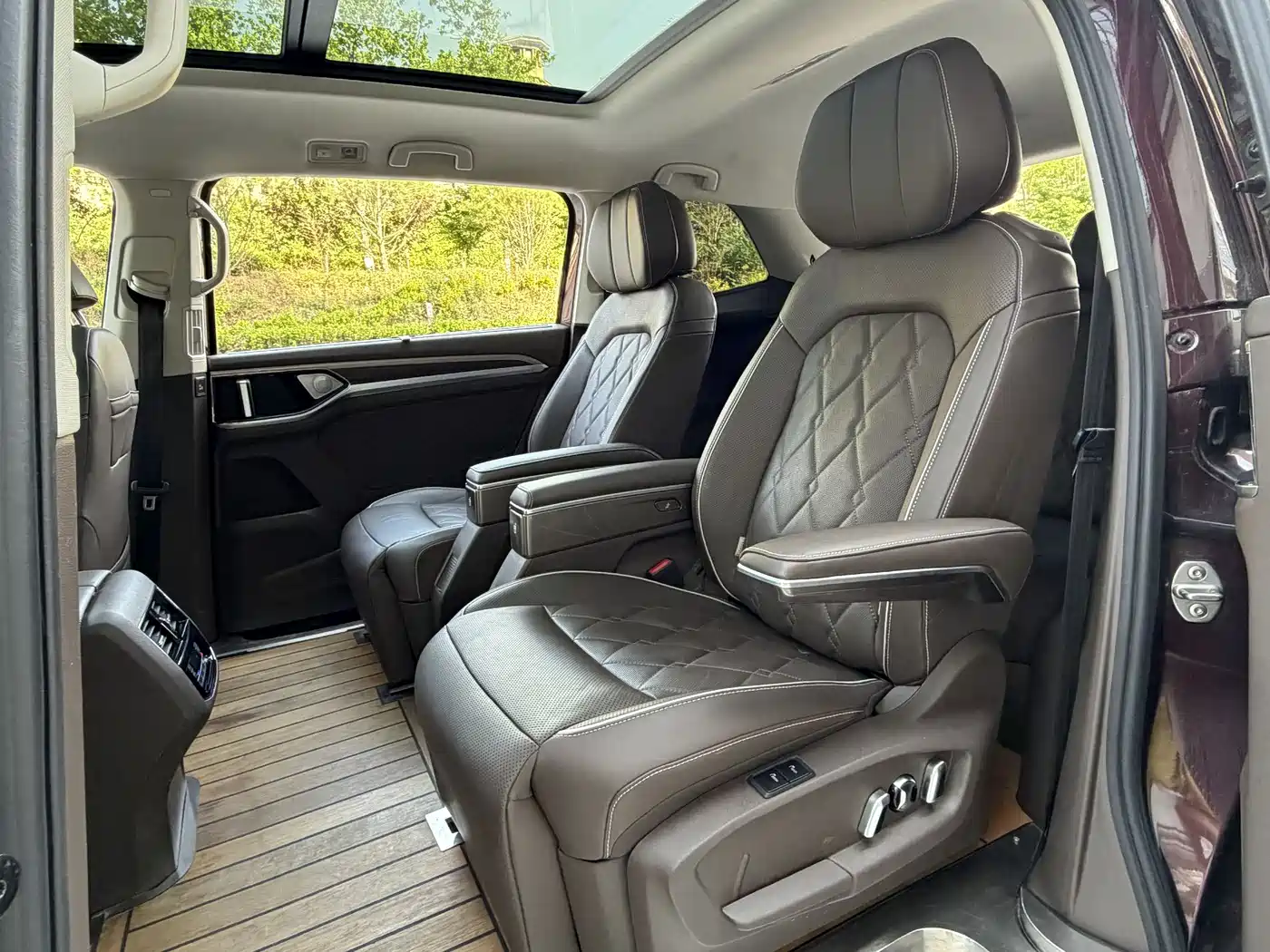 Volkswagen Viloran 2022 380TSI Premium Edition фото 13
