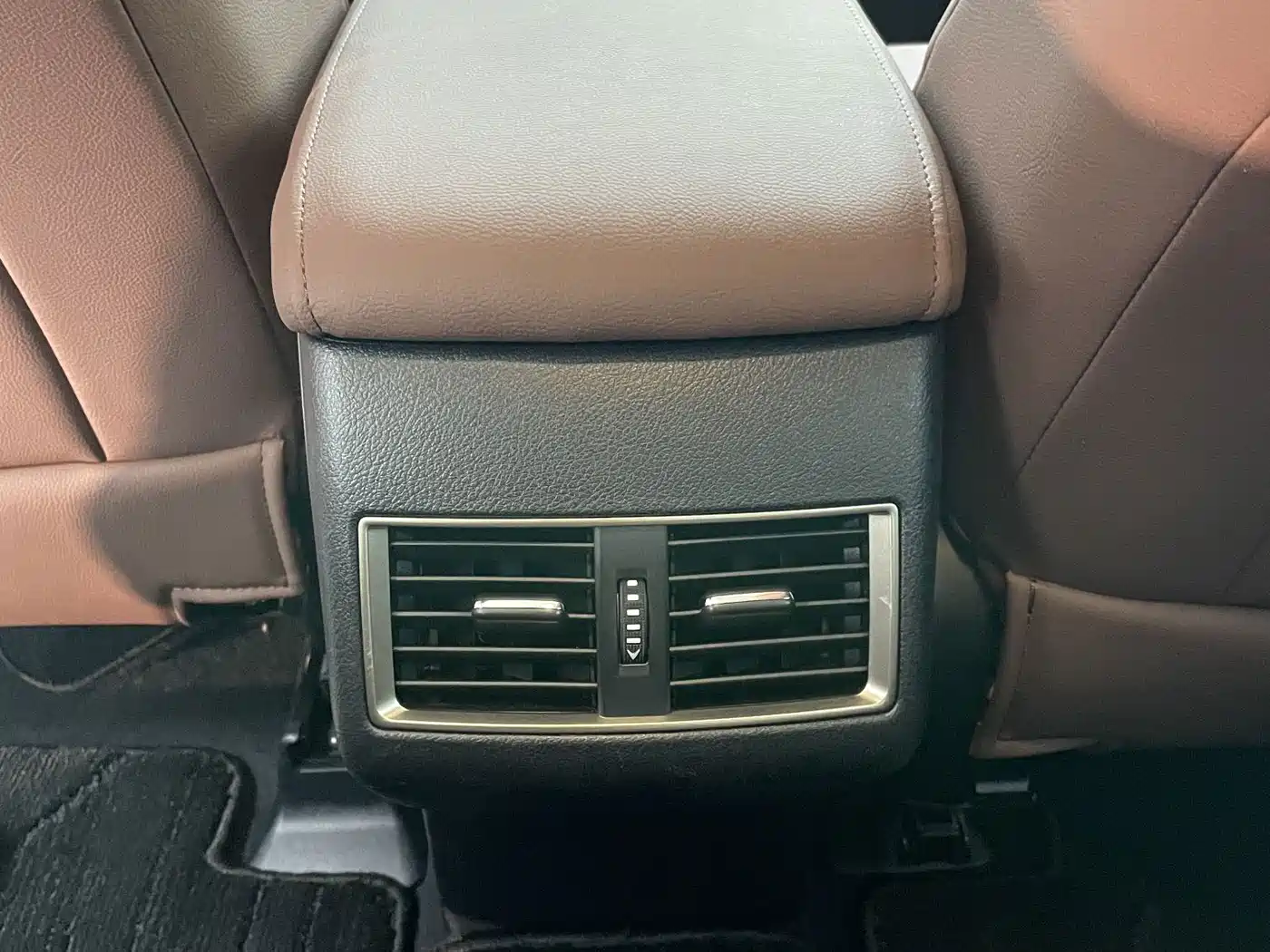 Фото 14 - Lexus NX