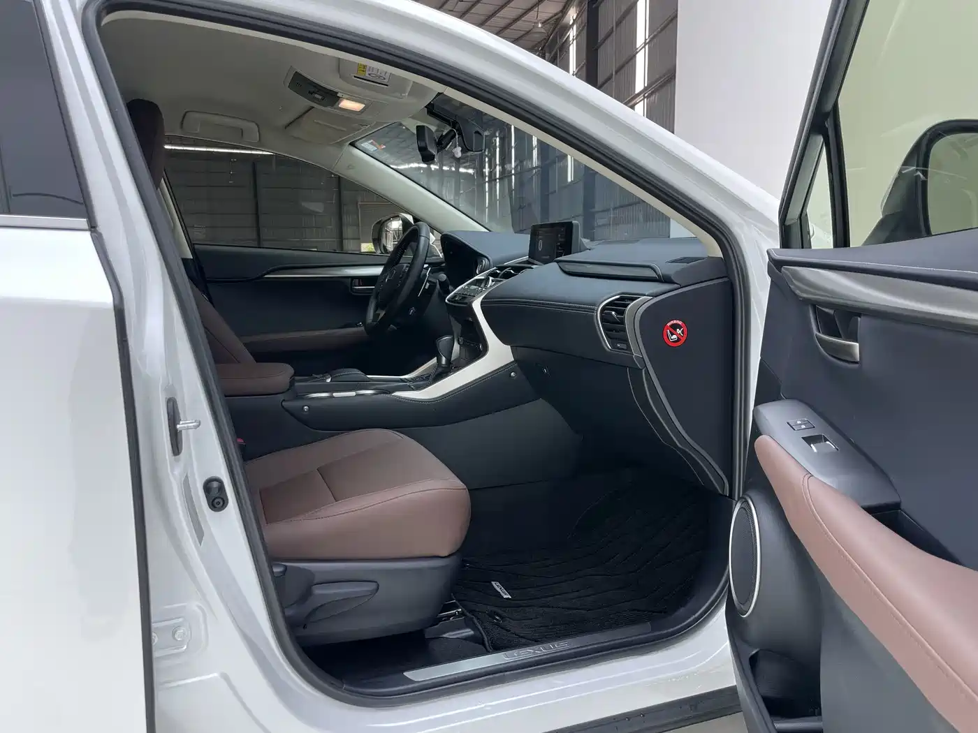 Фото 24 - Lexus NX