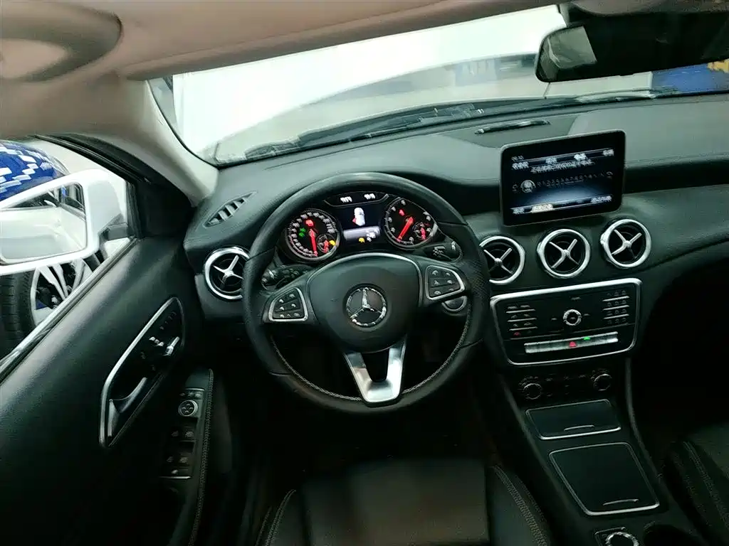Mercedes-Benz GLA 2018 GLA 200 Fashion фото 3
