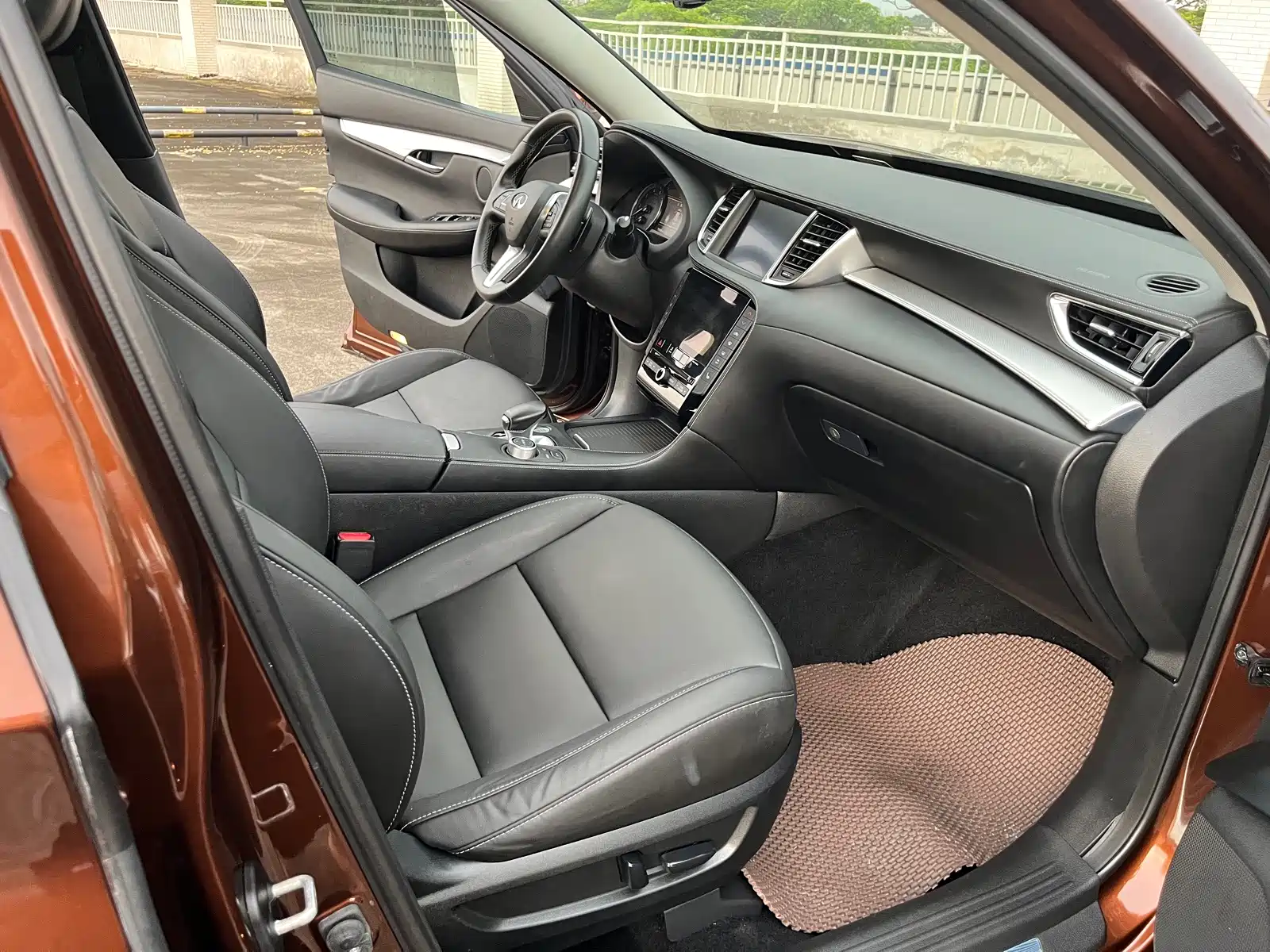 Photo 26 - Infiniti QX50