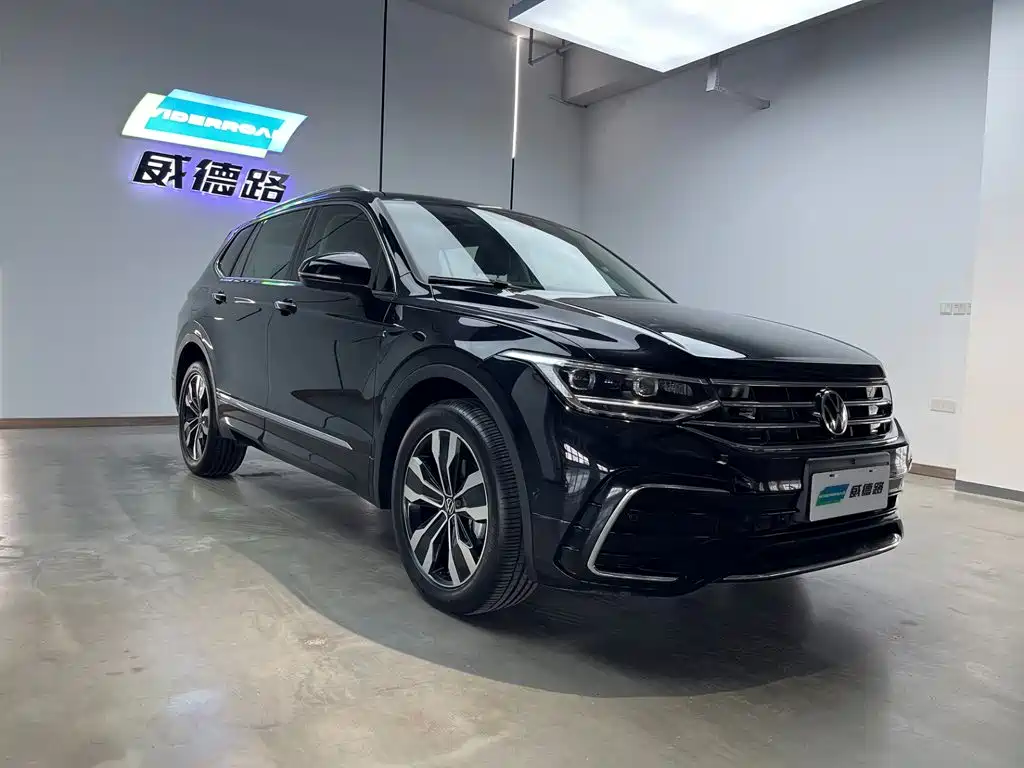 Фото 8 - Volkswagen Tiguan L