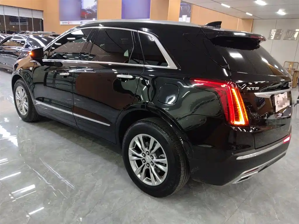 Cadillac XT5 2023 2.0T 2WD Fashion Edition фото 4