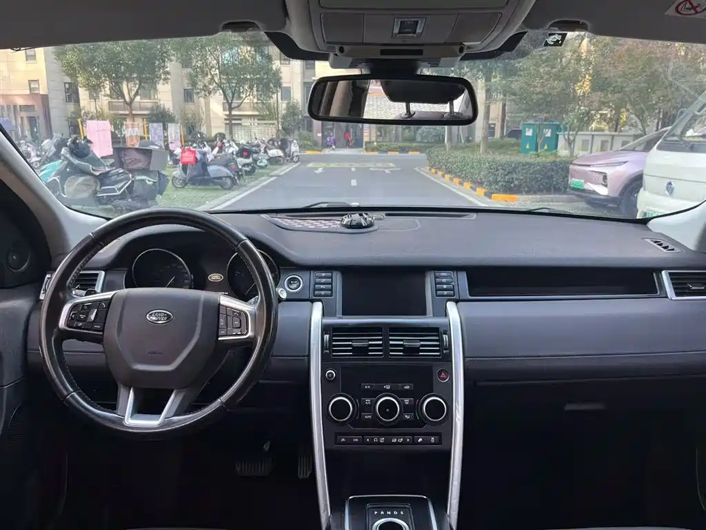 Land Rover Discovery Sport 2016 2.0T SE фото 24