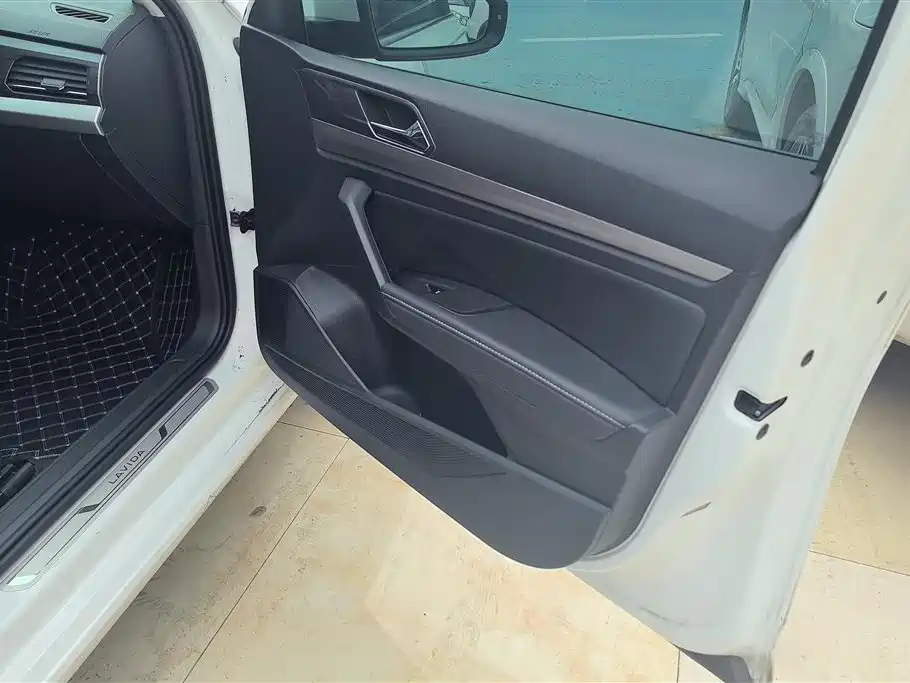 Volkswagen Lavida 2021 1.5L Auto Comfort Edition фото 8