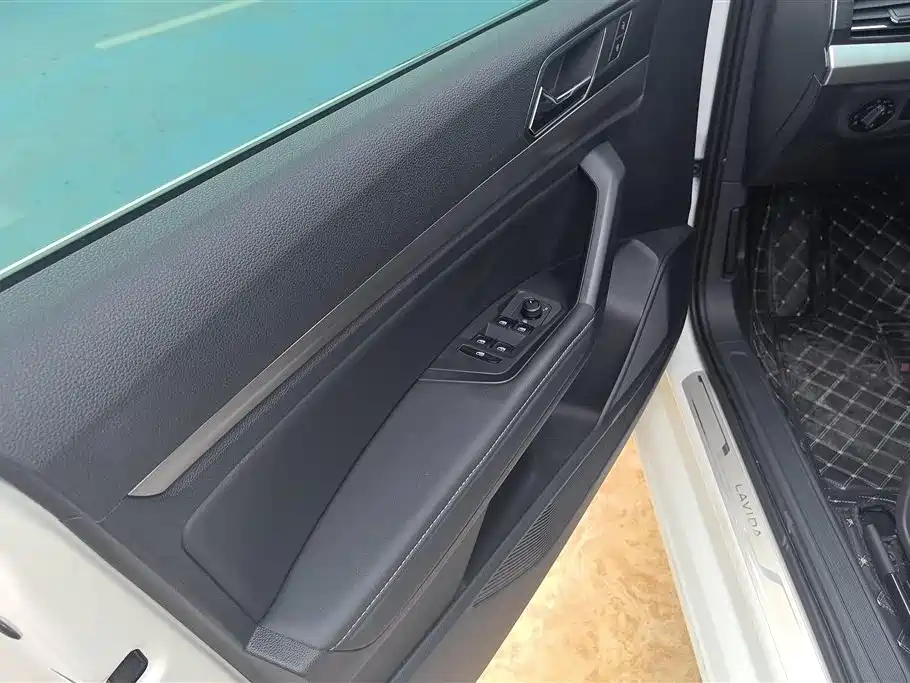 Volkswagen Lavida 2021 1.5L Auto Comfort Edition фото 7