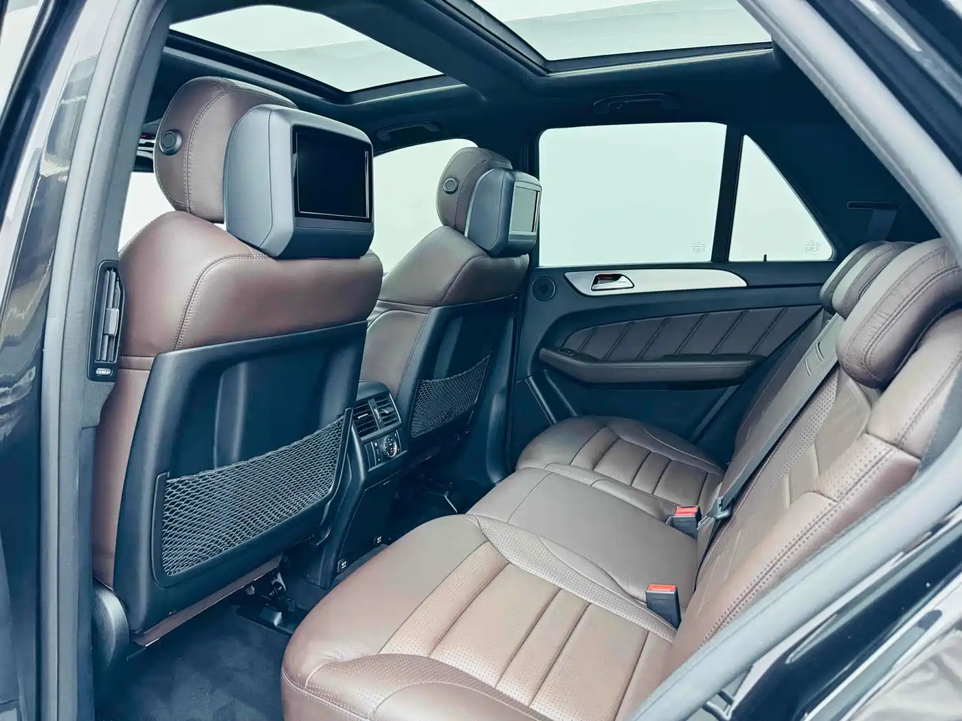 Mercedes-Benz M-Class AMG 2012 AMG ML 63 фото 8