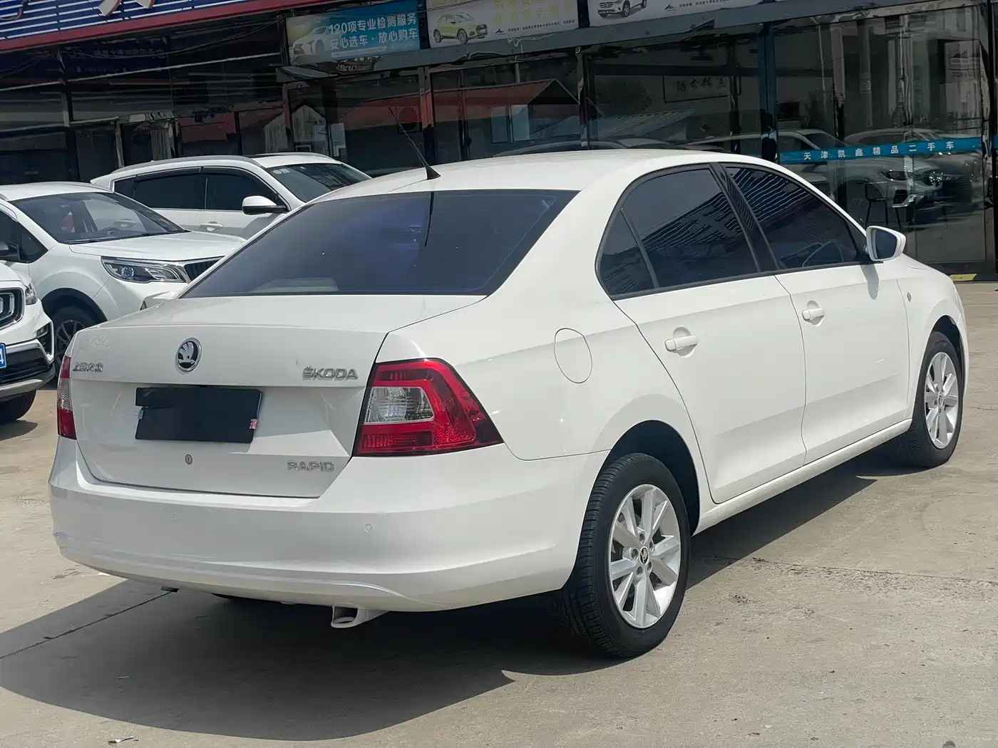 Škoda Rapid 2015 1.6L Manual Smart Selection фото 5