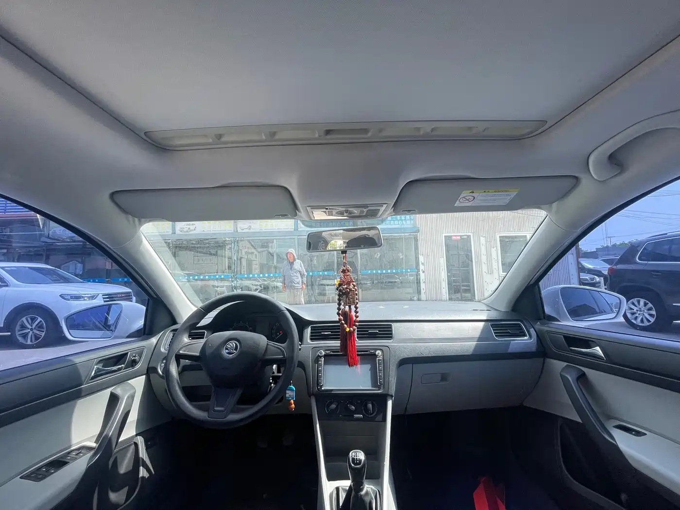 Škoda Rapid 2015 1.6L Manual Smart Selection фото 9