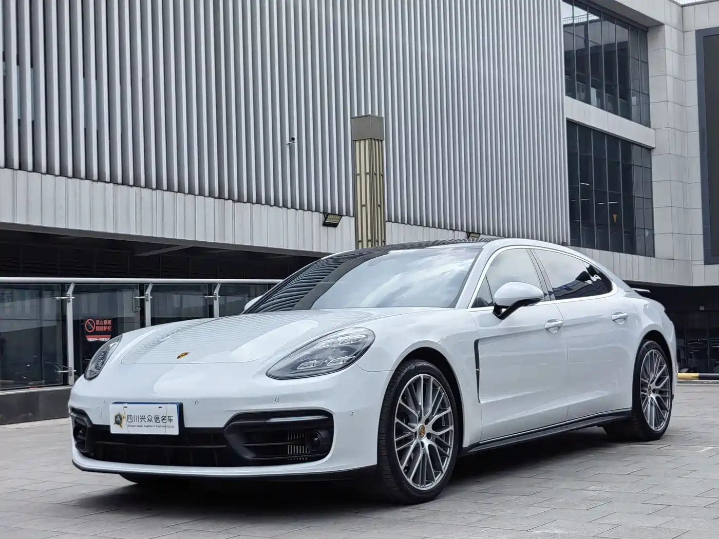 Porsche Panamera 2023 Facelift Panamera 4 Executive Long Wheelbase Platinum Edition 2.9T фото 2
