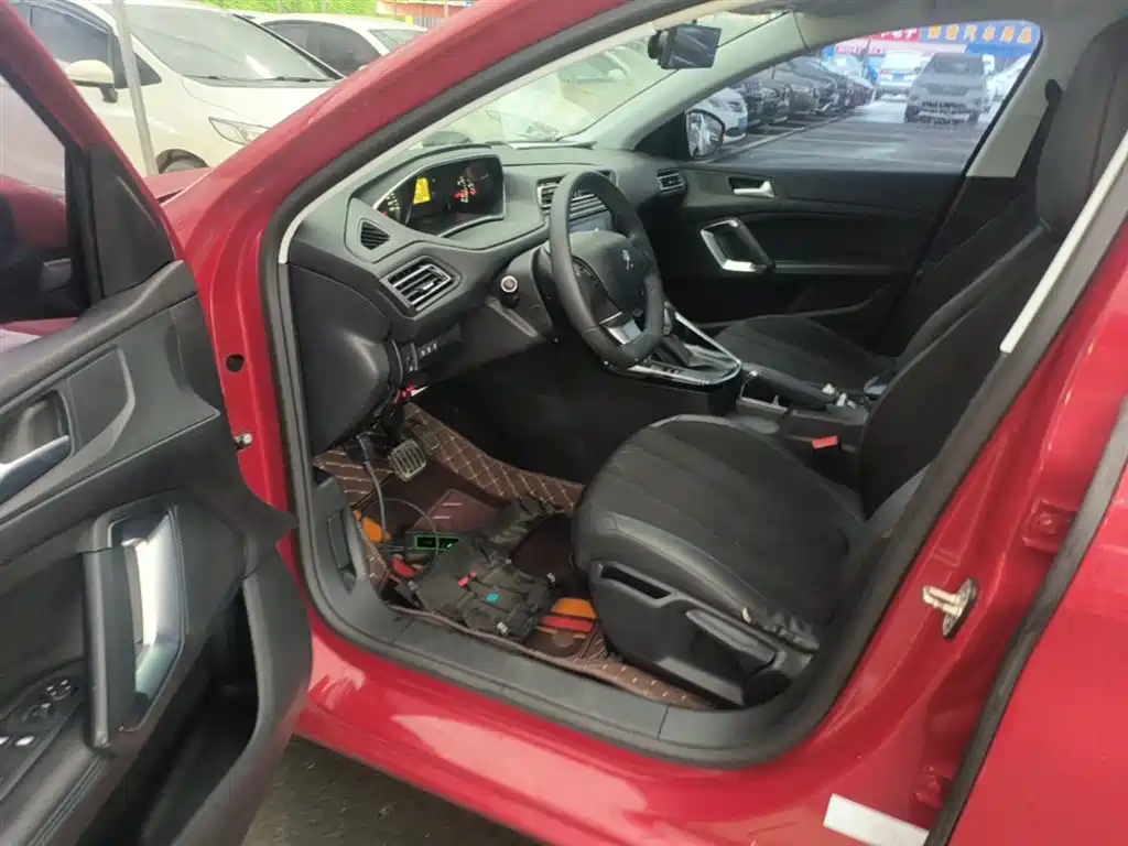 Peugeot 308 2016 230THP Automatic Luxury фото 16