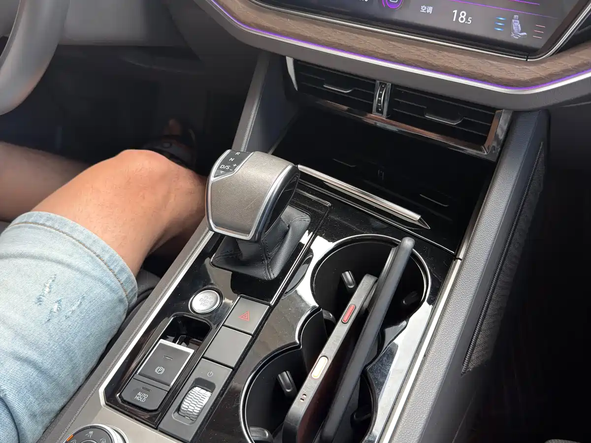 Volkswagen Touareg 2019 3.0TSI Sharp Edge Edition China VI фото 10
