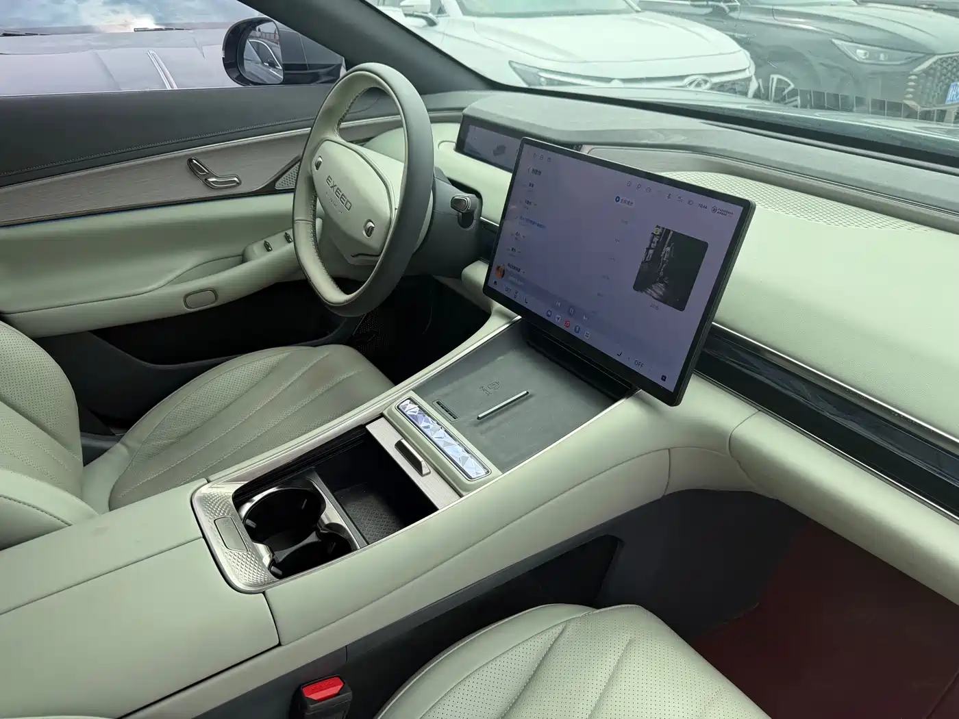 Exeed Exlantix ES 2025 Pure Electric International Edition 70kWh фото 12