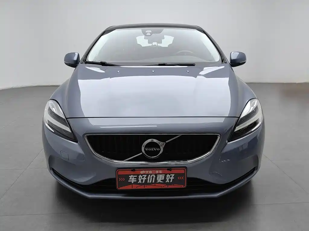 2019 Volvo V40