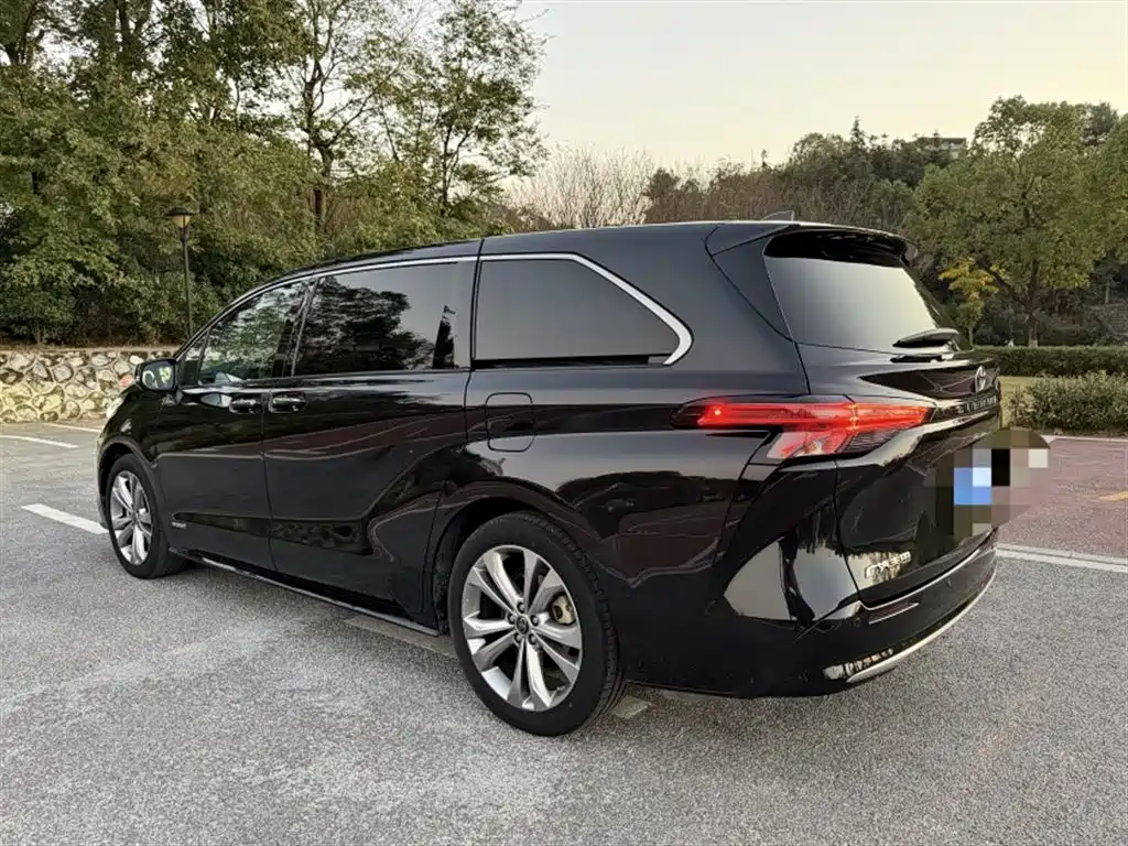 Toyota Sienna 2021 2.5L Hybrid Premium Edition фото 10