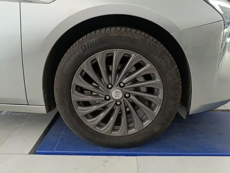 Buick LaCrosse 2025 2025 Model 28T Platinum Edition