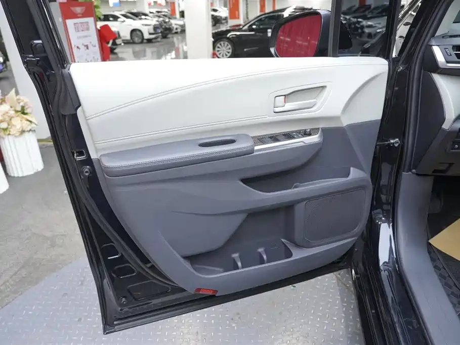 Toyota Sienna 2023 2.5L Hybrid Comfort Edition фото 17
