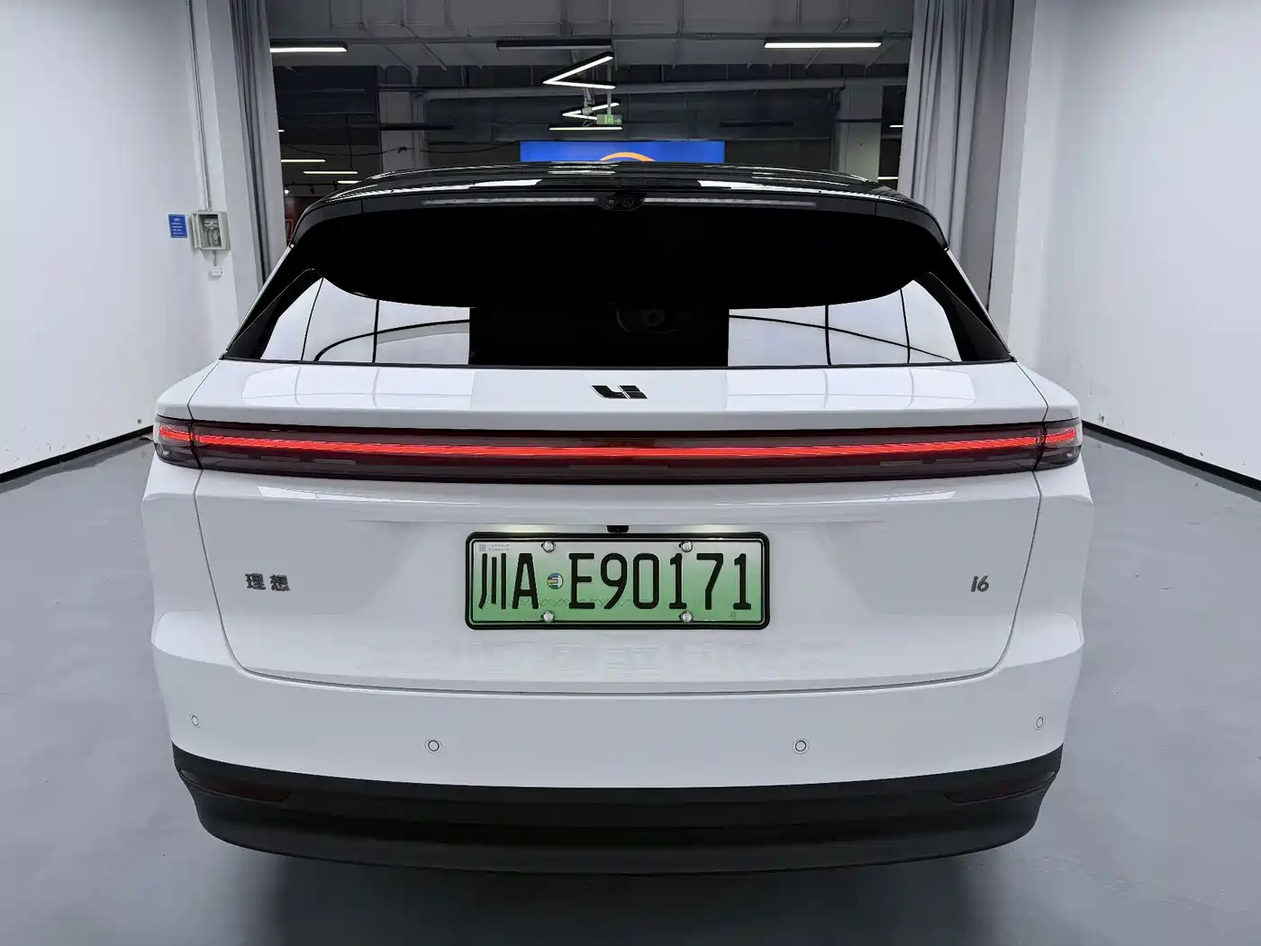 Li Auto i6 2026 2025 2WD Base Model